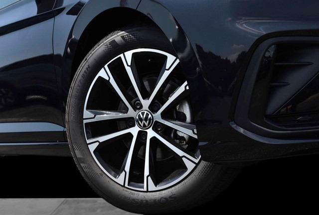 Volkswagen Jetta Vehicle Image 03