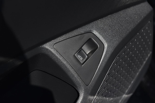 Volkswagen Jetta Vehicle Image 09