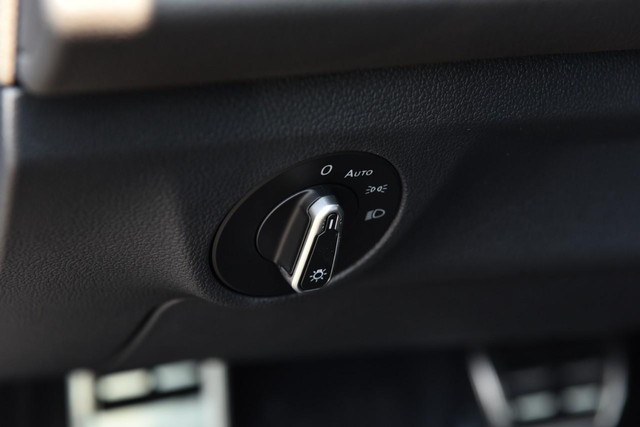 Volkswagen Jetta Vehicle Image 11