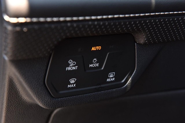 Volkswagen Atlas Cross Sport Vehicle Image 10