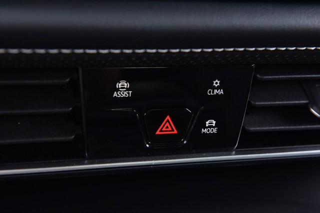 Volkswagen Atlas Cross Sport Vehicle Image 14