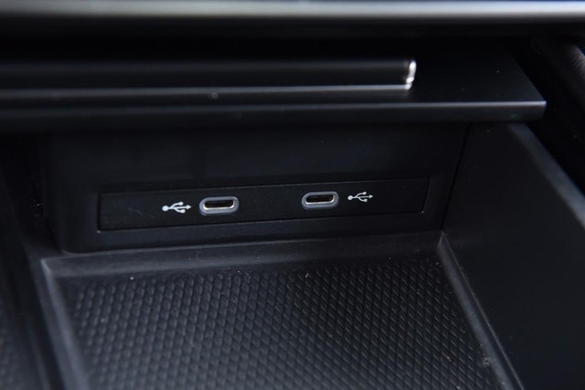Volkswagen Atlas Cross Sport Vehicle Image 15