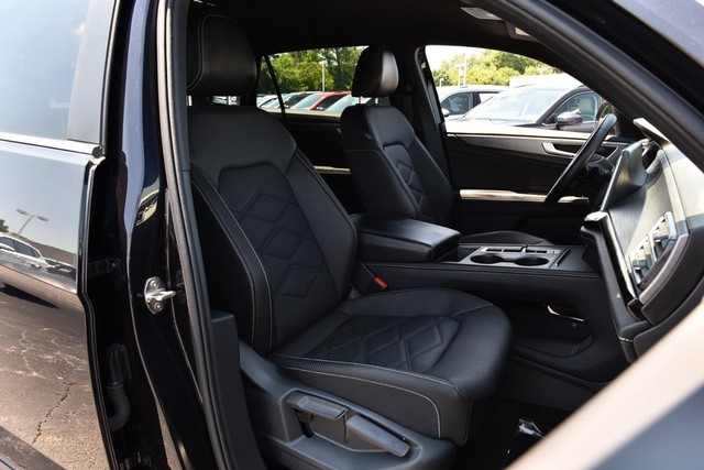 Volkswagen Atlas Cross Sport Vehicle Image 19