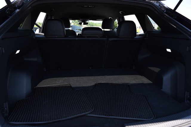 Volkswagen Atlas Cross Sport Vehicle Image 23