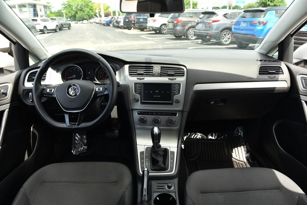 Volkswagen Golf Vehicle Full-screen Gallery Image 7