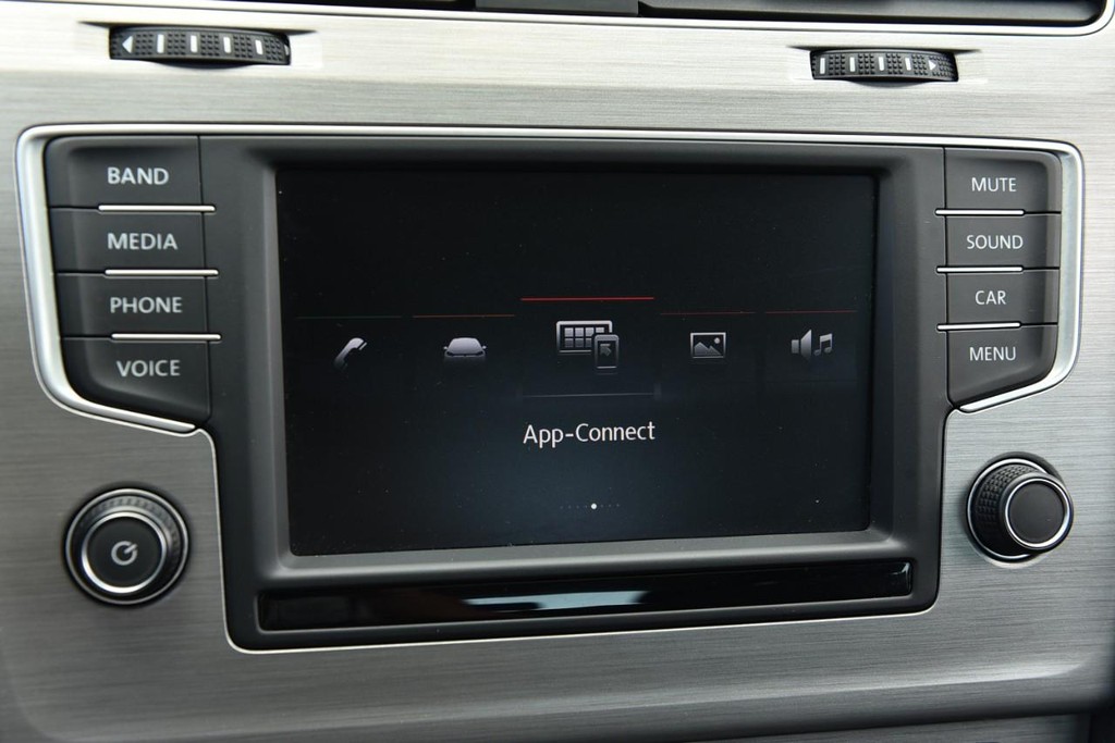 Volkswagen Golf Vehicle Full-screen Gallery Image 13