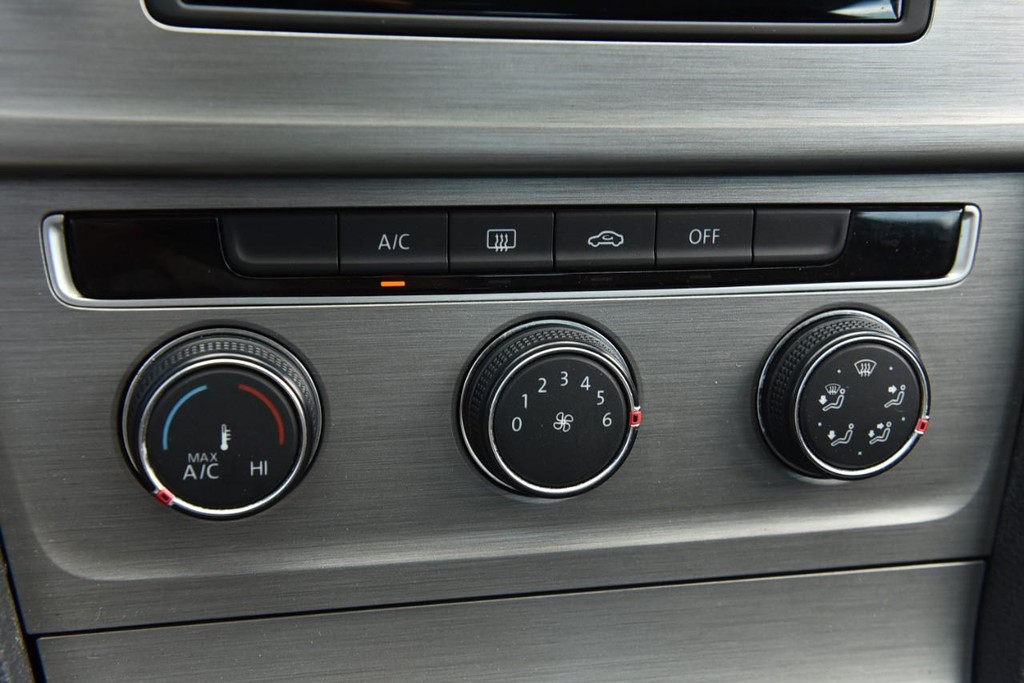 Volkswagen Golf Vehicle Full-screen Gallery Image 14