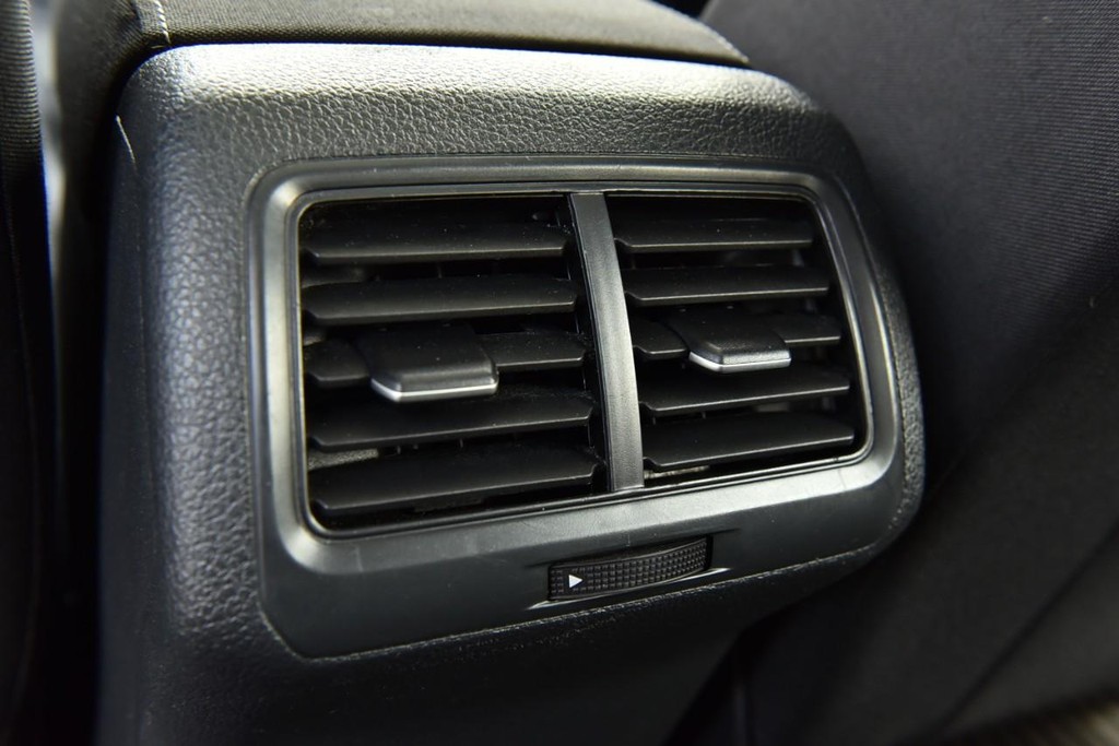 Volkswagen Golf Vehicle Full-screen Gallery Image 21