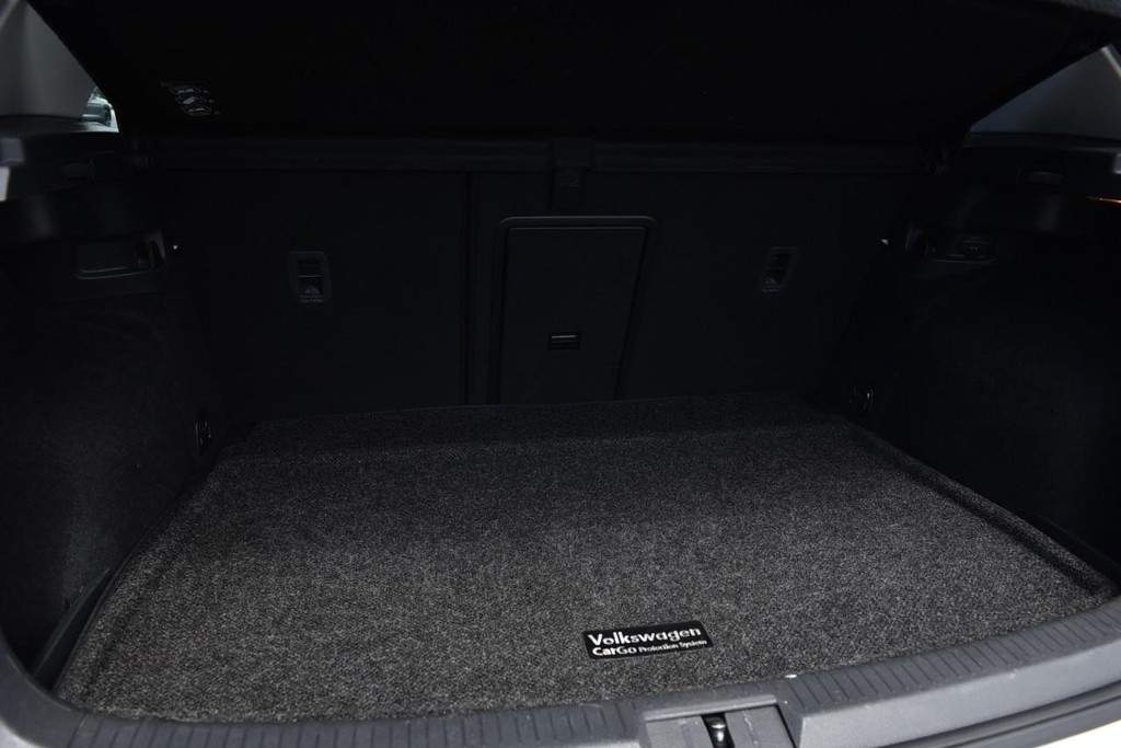 Volkswagen Golf Vehicle Full-screen Gallery Image 22