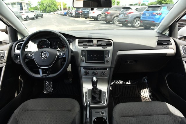 Volkswagen Golf Vehicle Image 07