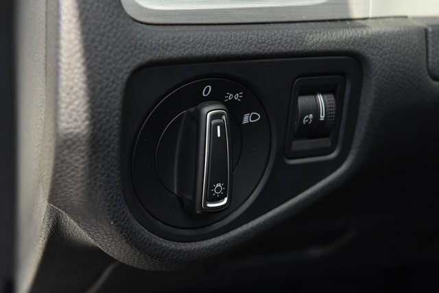 Volkswagen Golf Vehicle Image 10
