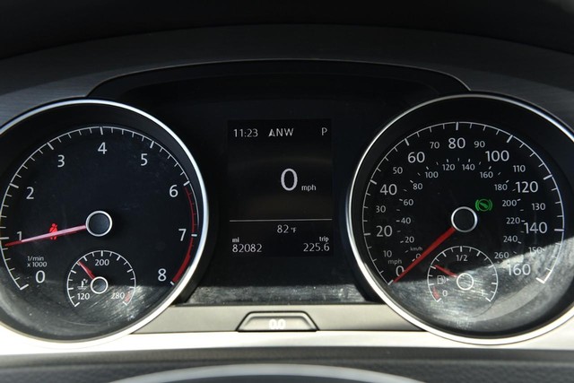 Volkswagen Golf Vehicle Image 11