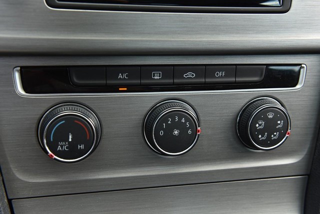 Volkswagen Golf Vehicle Image 14