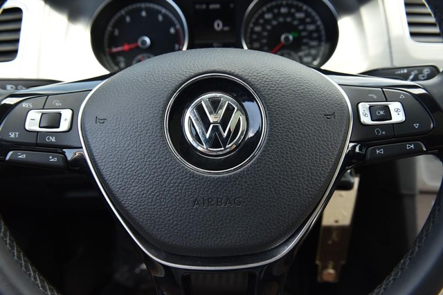 Volkswagen Golf Vehicle Image 16