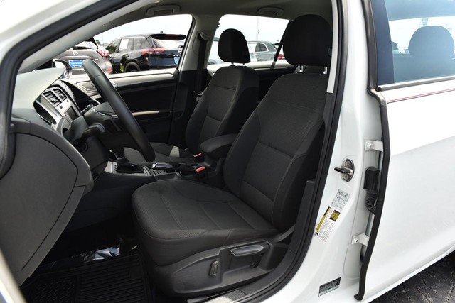 Volkswagen Golf Vehicle Image 17