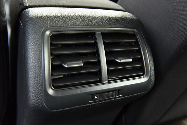 Volkswagen Golf Vehicle Image 21