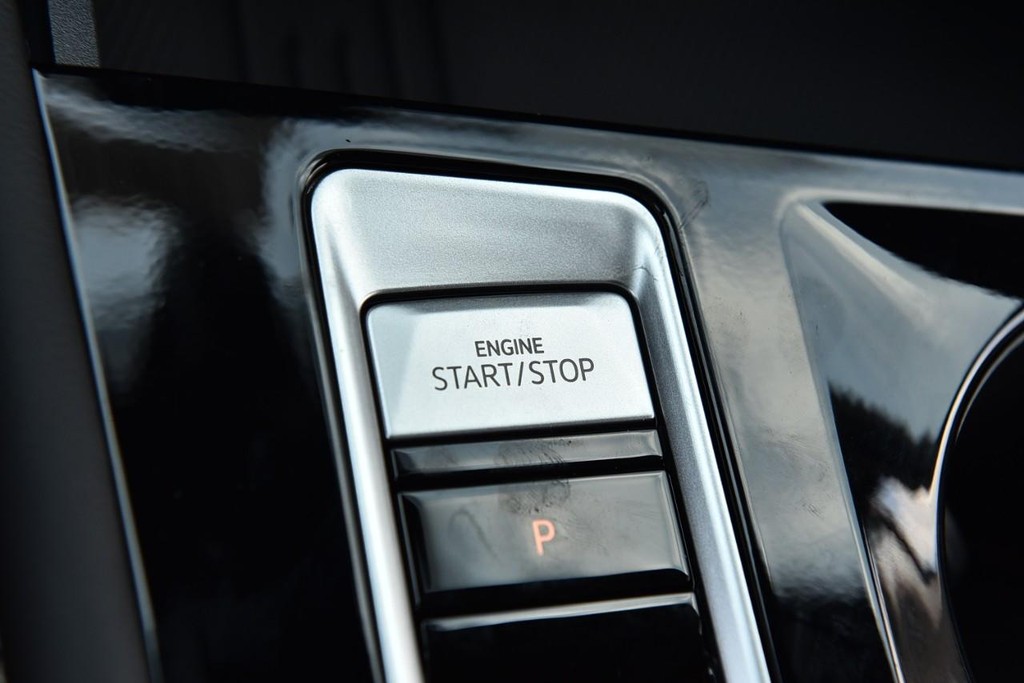 Volkswagen Atlas Cross Sport Vehicle Full-screen Gallery Image 17