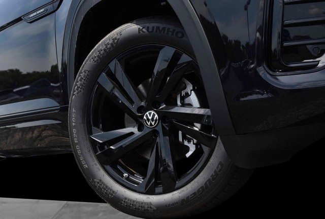 Volkswagen Atlas Cross Sport Vehicle Image 03
