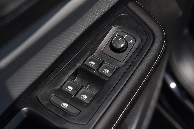 Volkswagen Atlas Cross Sport Vehicle Image 08