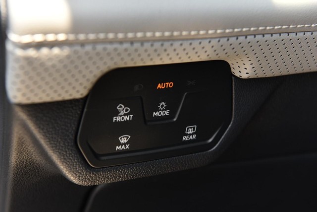 Volkswagen Atlas Cross Sport Vehicle Image 11