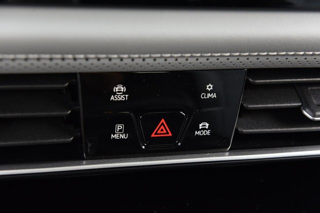 Volkswagen Atlas Cross Sport Vehicle Image 15