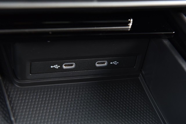 Volkswagen Atlas Cross Sport Vehicle Image 16