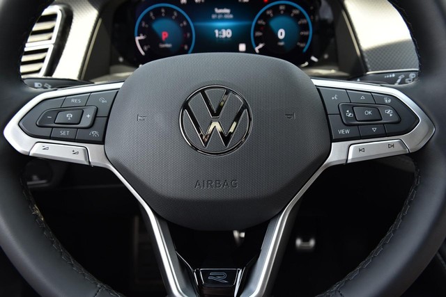 Volkswagen Atlas Cross Sport Vehicle Image 18