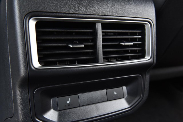 Volkswagen Atlas Cross Sport Vehicle Image 23