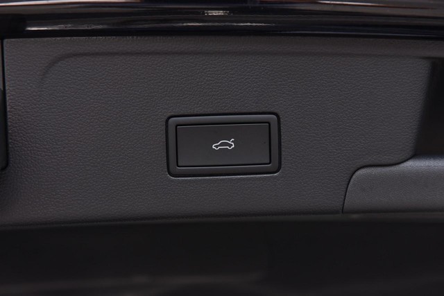 Volkswagen Atlas Cross Sport Vehicle Image 26
