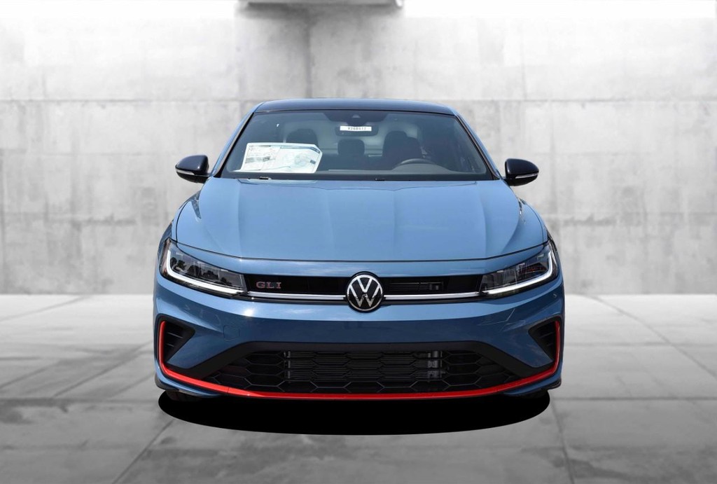 Volkswagen Jetta GLI Vehicle Full-screen Gallery Image 4