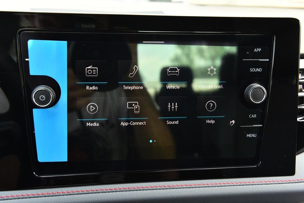 Volkswagen Jetta GLI Vehicle Full-screen Gallery Image 14