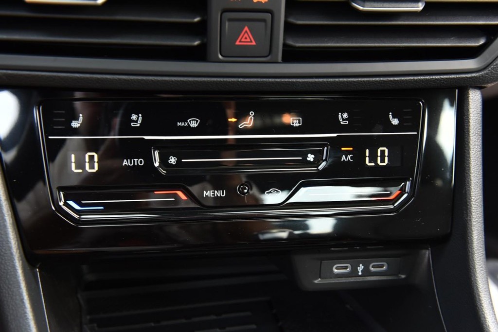 Volkswagen Jetta GLI Vehicle Full-screen Gallery Image 15