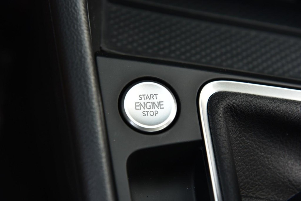 Volkswagen Jetta GLI Vehicle Full-screen Gallery Image 17