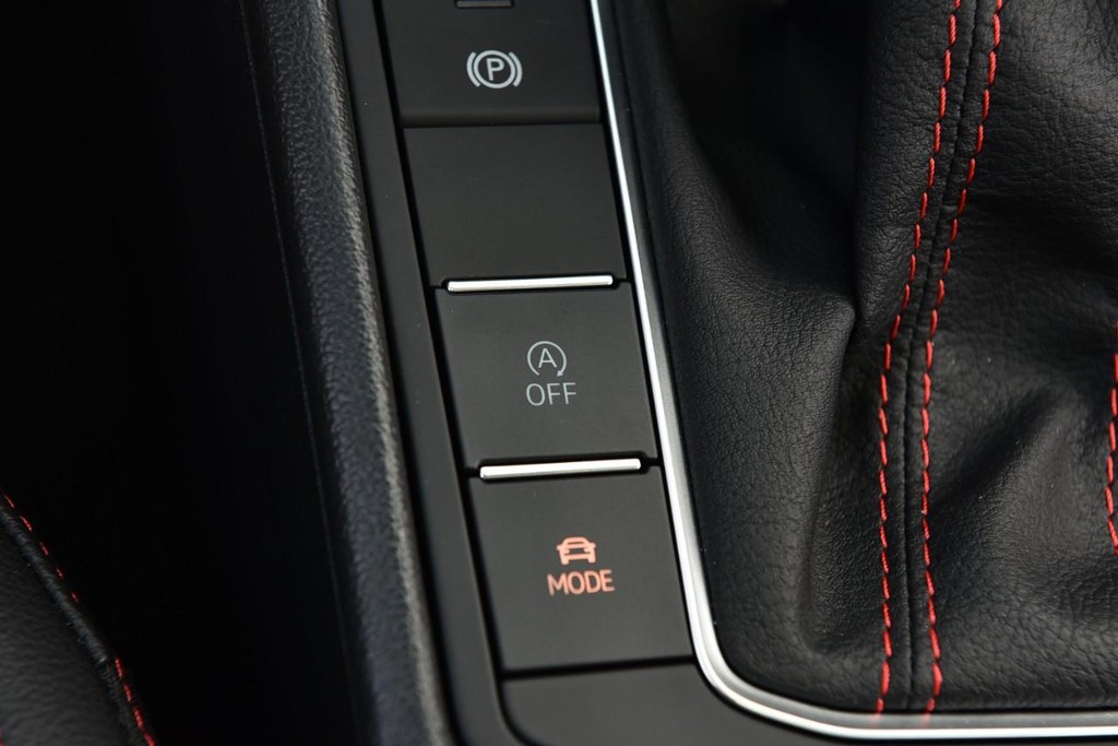 Volkswagen Jetta GLI Vehicle Full-screen Gallery Image 18