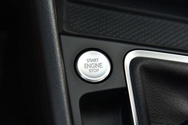 Volkswagen Jetta GLI Vehicle Image 17