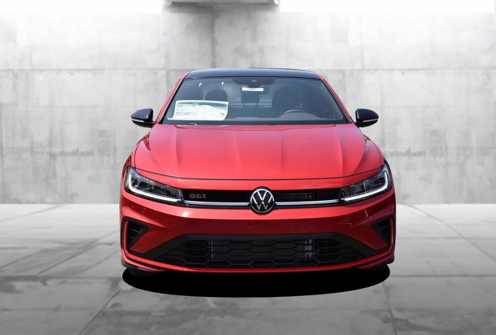 Volkswagen Jetta GLI Vehicle Full-screen Gallery Image 4