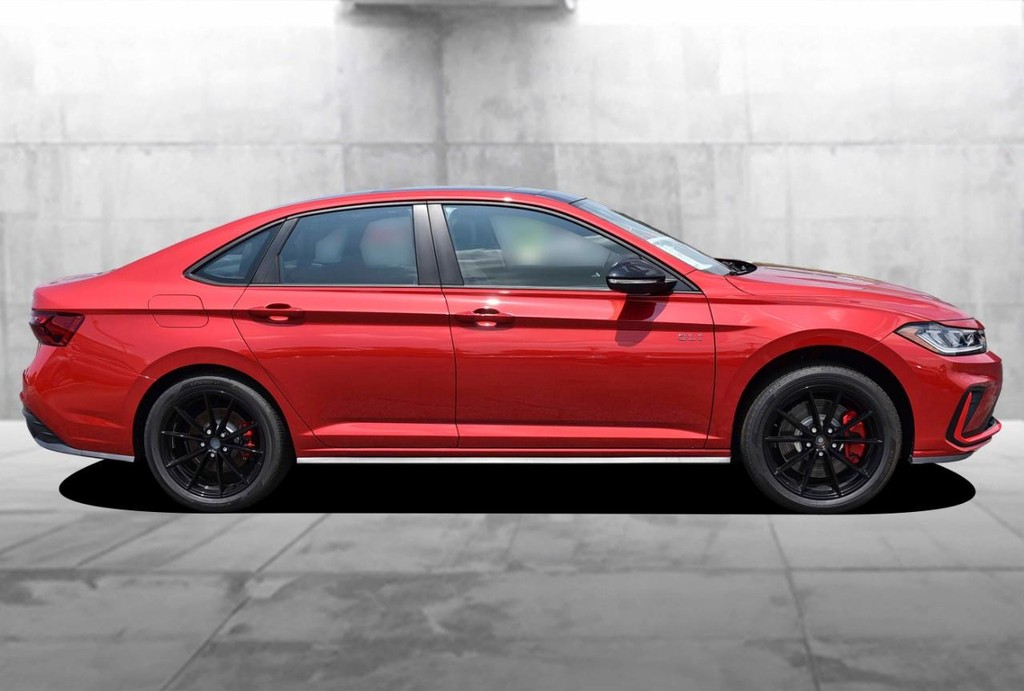 Volkswagen Jetta GLI Vehicle Full-screen Gallery Image 5