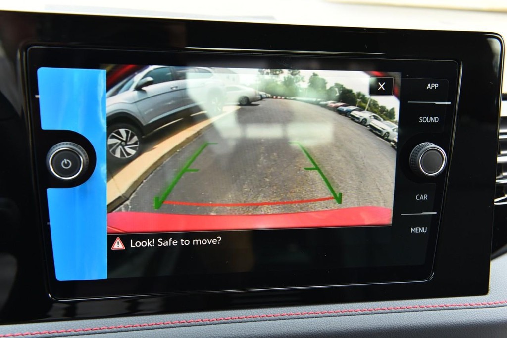 Volkswagen Jetta GLI Vehicle Full-screen Gallery Image 13