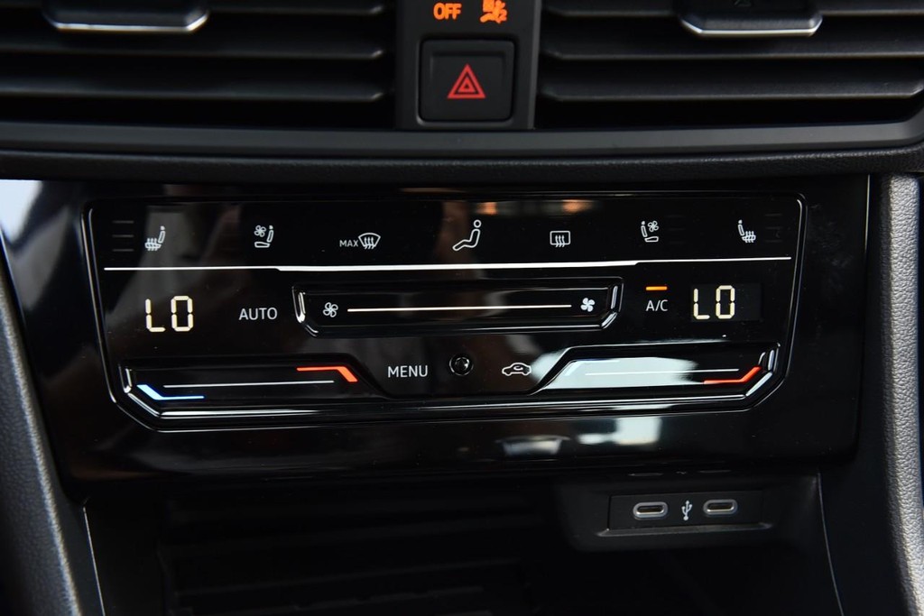 Volkswagen Jetta GLI Vehicle Full-screen Gallery Image 15