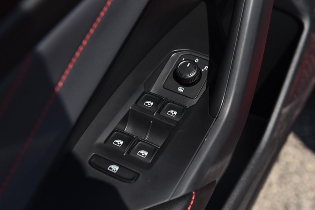 Volkswagen Jetta GLI Vehicle Image 08