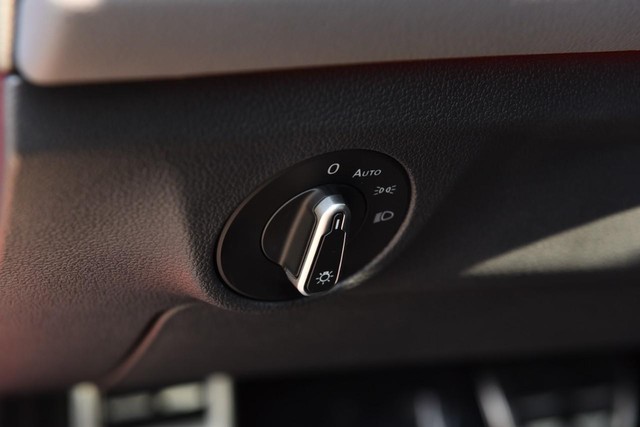 Volkswagen Jetta GLI Vehicle Image 11