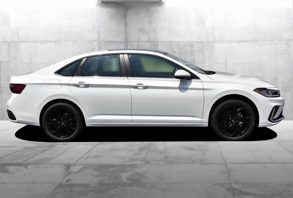 Volkswagen Jetta Vehicle Full-screen Gallery Image 5