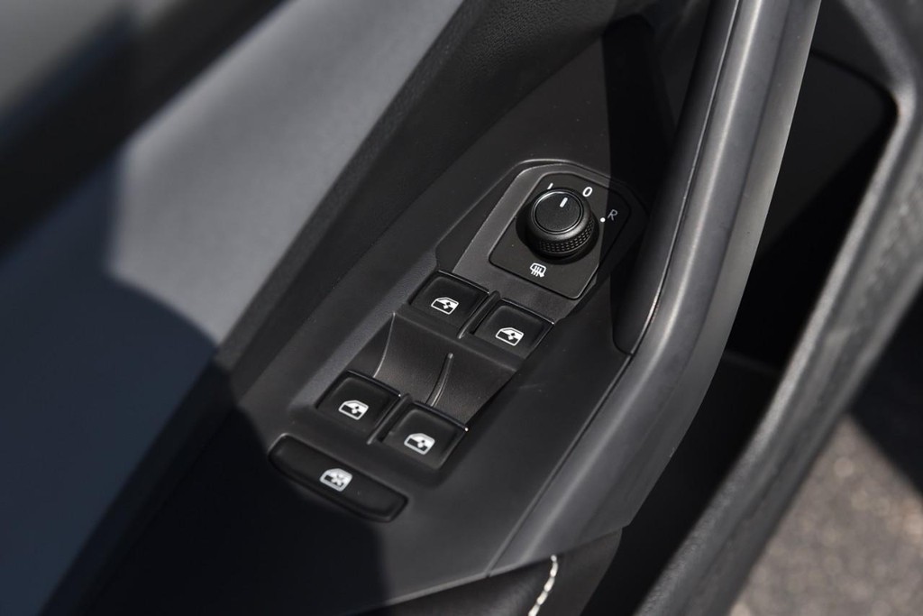 Volkswagen Jetta Vehicle Full-screen Gallery Image 8