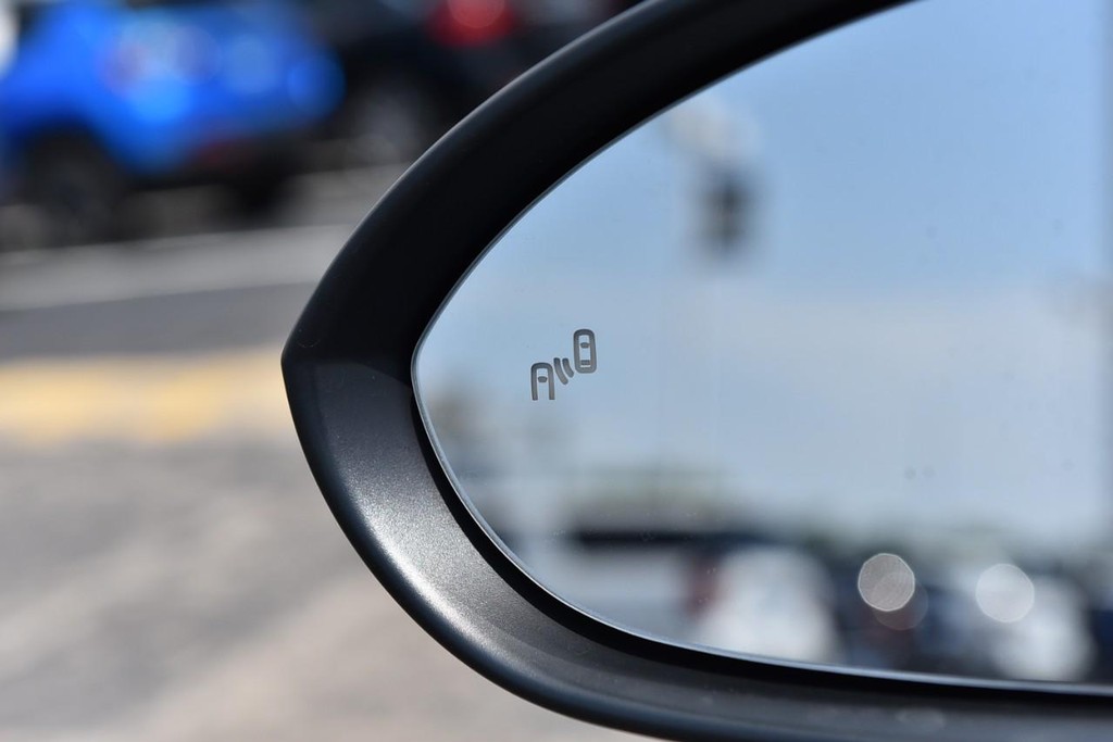 Volkswagen Jetta Vehicle Full-screen Gallery Image 10
