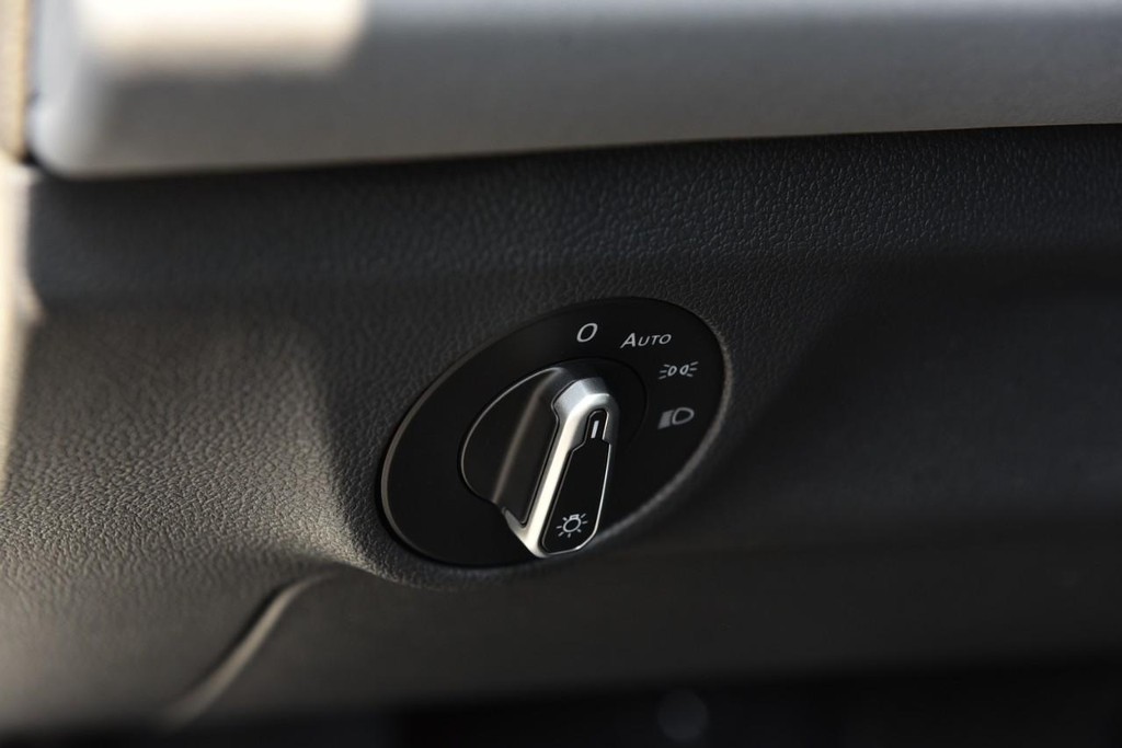 Volkswagen Jetta Vehicle Full-screen Gallery Image 11
