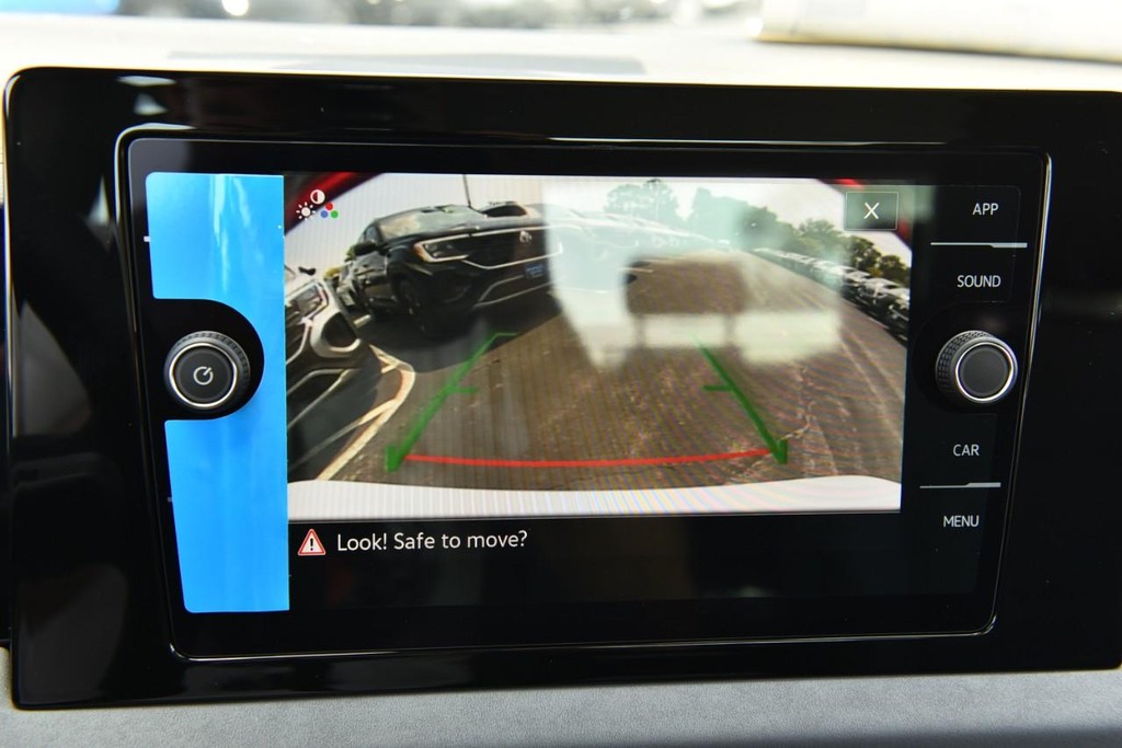 Volkswagen Jetta Vehicle Full-screen Gallery Image 13