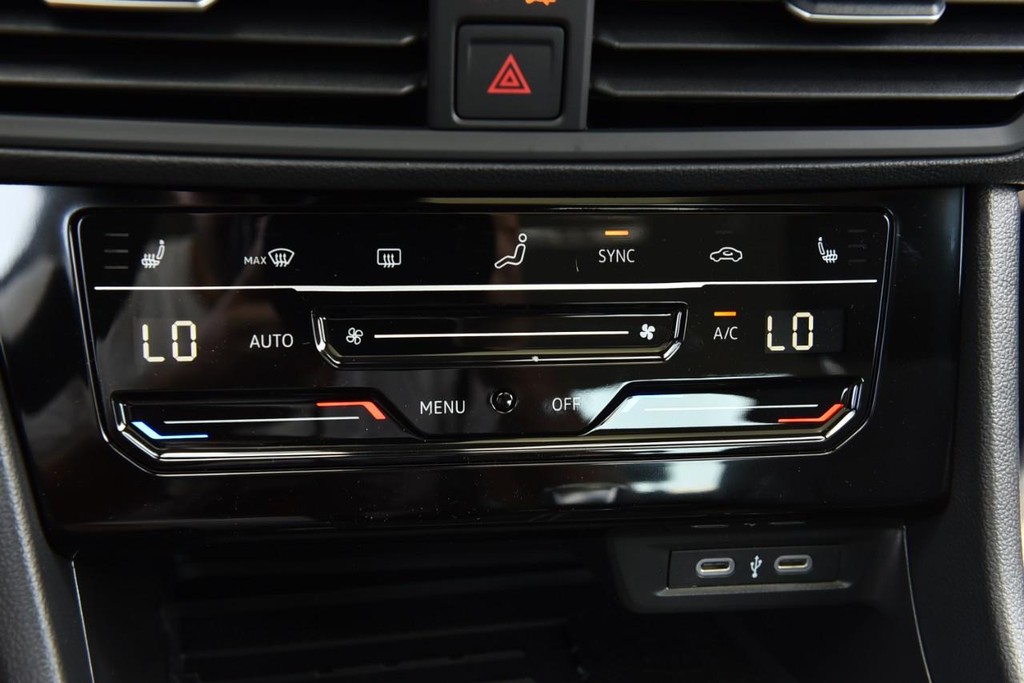 Volkswagen Jetta Vehicle Full-screen Gallery Image 15