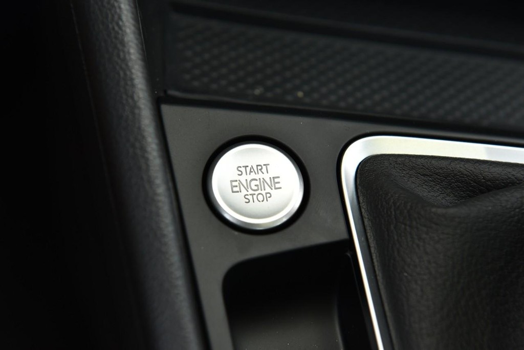 Volkswagen Jetta Vehicle Full-screen Gallery Image 17