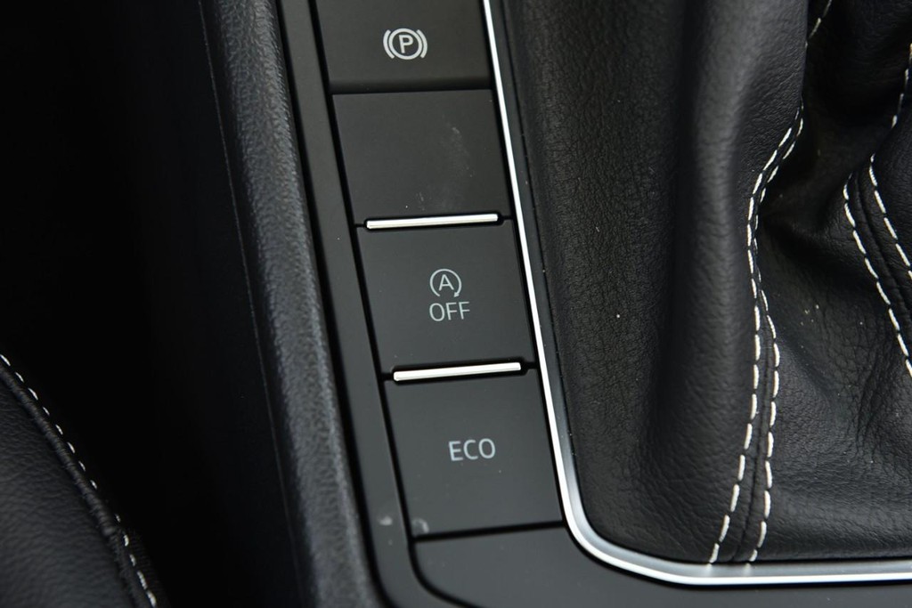Volkswagen Jetta Vehicle Full-screen Gallery Image 18