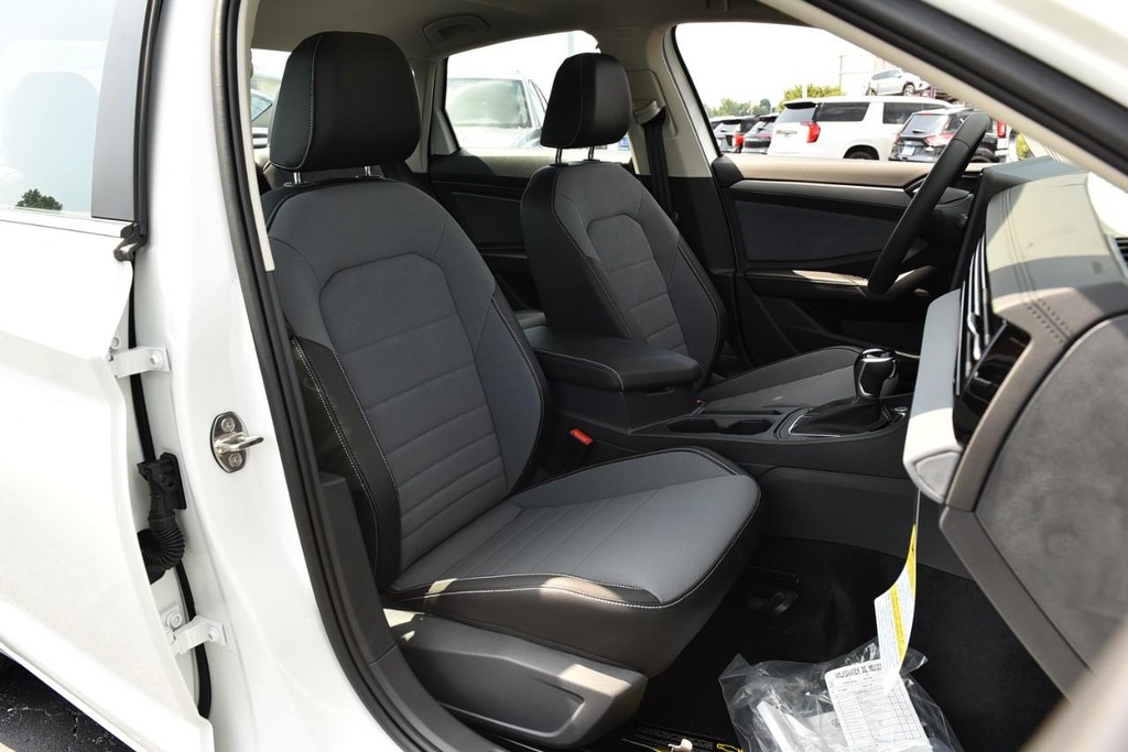Volkswagen Jetta Vehicle Full-screen Gallery Image 21